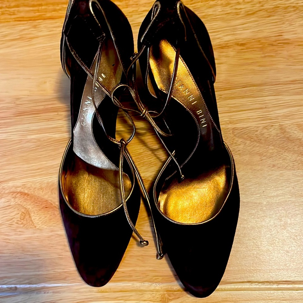 Gianni Bini “Classic” Brown Suede 4” Heels